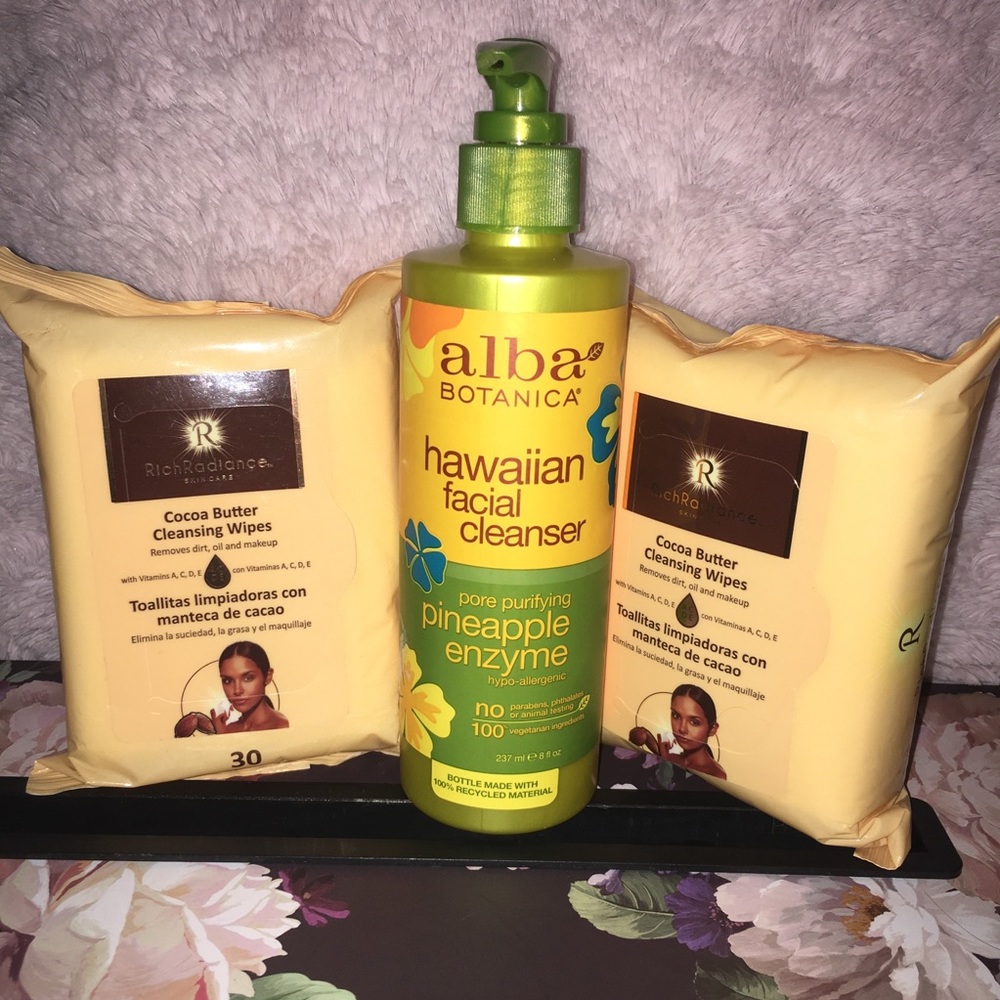 ALBA BOTANICA HAWAIIAN FACIAL CLEANSER + WIPES